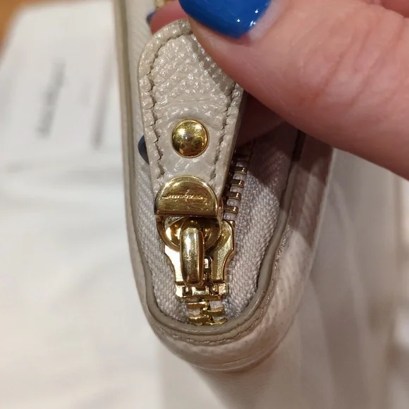 Salvatore Ferragamo Cream Beige Zip Around Wallet With Box - Picture 16 of 17